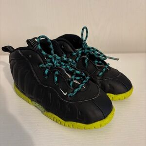 Nike | Kids Black Sneakers with Teal Laces and Neon Yellow Soles | Size 9C